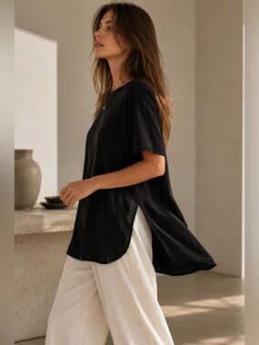Equipment Femme 100% Silk True Black Oversized Riley Tee | S